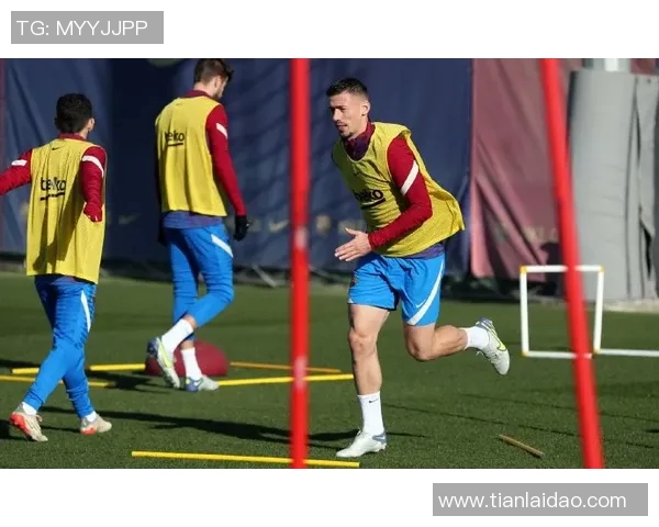 巴塞罗那签下世界级名将，引发球迷热议