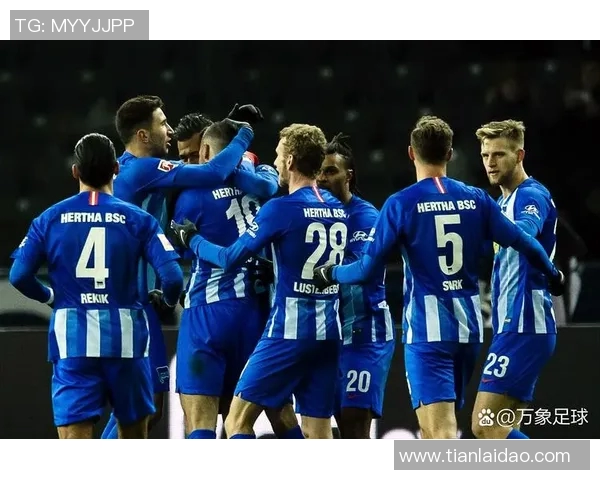 柏林联队与沙尔克04德甲比赛提前结束闷平收场德甲悬念未定 柏林联队与沙尔克04德甲比赛提前结束闷平收场德甲悬念未定