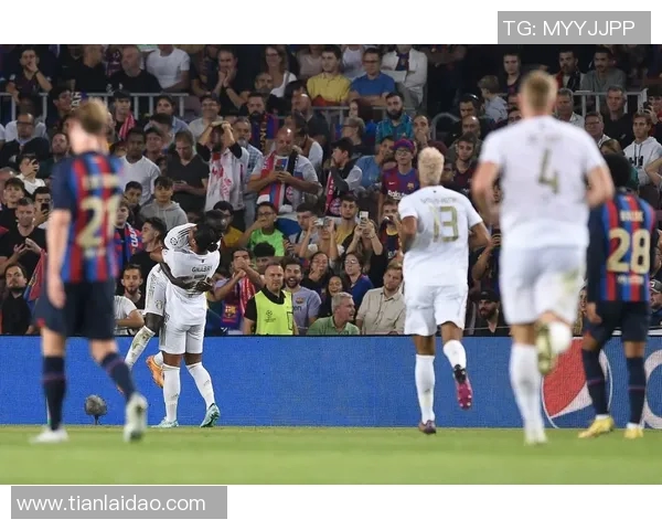 拜仁慕尼黑战平奥格斯堡，榜首稳如泰山位置不受影响