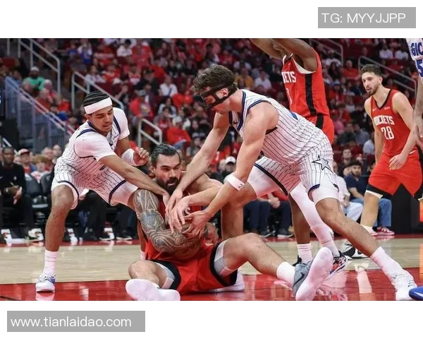 火箭队全队表现低迷，主教练开始调整阵容以期扭转局势