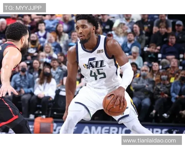 爵士大胜鹈鹕，米切尔贡献全队最高得分：无敌进攻带领球队腾飞