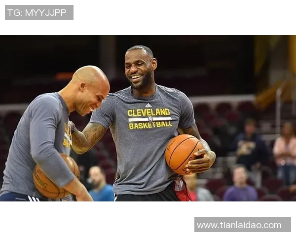 黄蜂队签下自由球员,力求提升战力,引发球迷热议 黄蜂队签下自由球员,力求提升战力,引发球迷热议